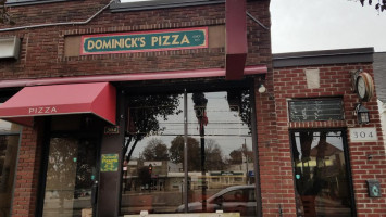 Dominicks Pizza outside