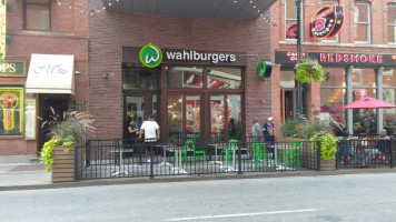 Wahlburgers inside