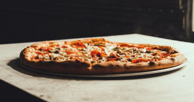 Bowstring Pizza And Brewyard food