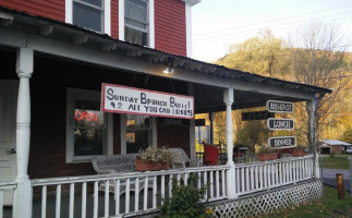 Vermont Home Bakery outside