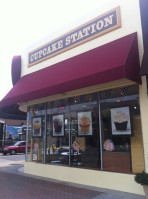 Cupcake Station outside