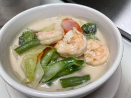Yumyum Thai Kitchen food