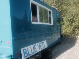 Blue Yeti Food Truck outside