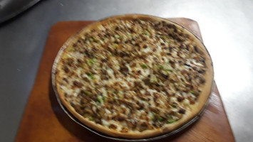 Simple Simon's Pizza (inside Lakeview Grocery) food