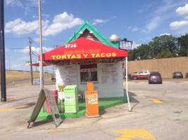 Danny's Tortas Y Tacos outside