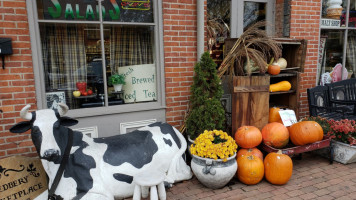 Roscoe Village Sweets Treats food