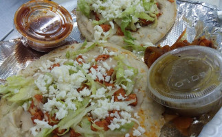 La Bendicion (taco Bus) food