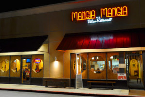 Mangia Mangia Restaurant outside