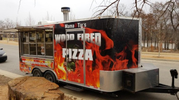 Mama Tig's Wood Fired Pizza inside