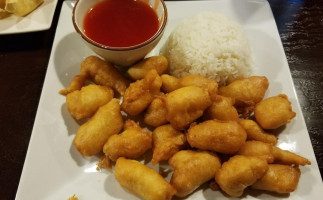Lin's Asian Express food