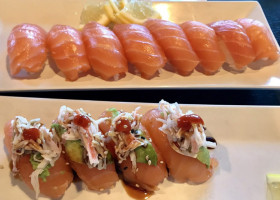 Sushimi's Sushi food