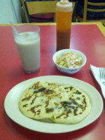 Los Cocos Salvadorian food