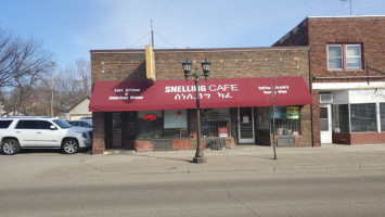 Snelling Cafe outside