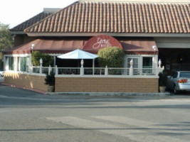 Yves' Restaurant Wine Bar outside
