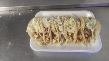 La Cholla Tacos food