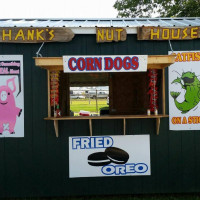 Hanks Nut House outside