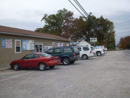 Rainbow Tavern outside