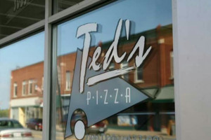 Ted's Pizza Palace outside