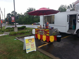 Moore's Hot Dogs outside