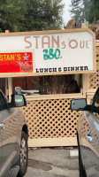 Stan’s “que” Bbq outside