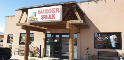 Stans Burger Shak outside