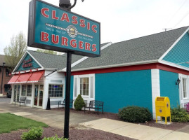 Classic Burgers outside