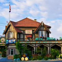 Six Mile Pub and Eatery food