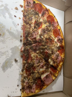 Nino's Pizza food