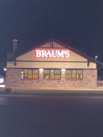 Braum's Ice Cream Dairy outside