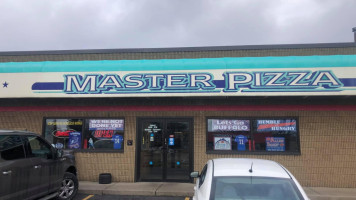 Master Pizza outside