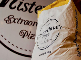 Mister O1 Extraordinary Pizza food