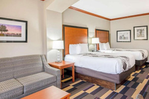 La Quinta Inn Suites By Wyndham Oklahoma City Moore inside