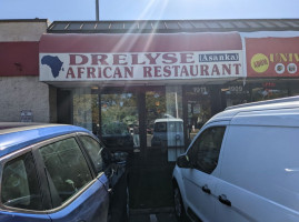 Drelyse African outside