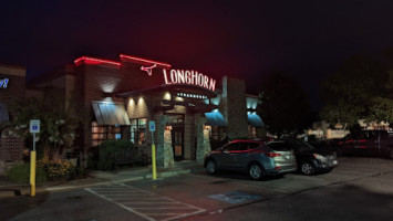 Longhorn Steakhouse outside