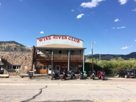 Wise River Club outside