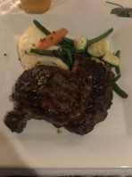 The Avenue Steakhouse food
