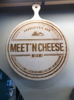 Meet'n Cheese food