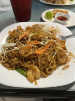 Thai Me Up food