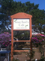 Sweet Basil's Cafe outside