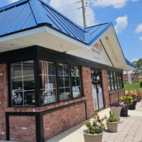 Gabriel's Submarine Sandwich Shop outside