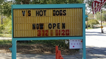 V's Hot Dogs outside