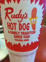Rudy's Hot Dog outside
