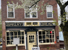 Black Walnut Bakery outside