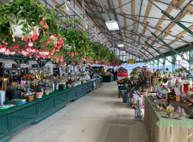 Van's Valley Greenhouse outside