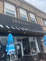 Hogan's Eatery outside