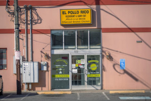 El Pollo Rico outside