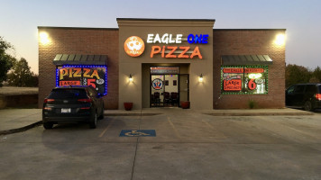 Eagle One Pizza outside