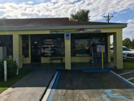 Melody's Cuban Cafeteria outside