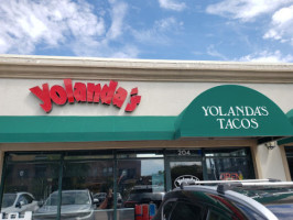 Yolanda's Tacos outside