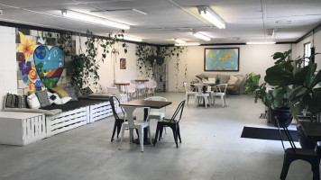 Guante Cafe inside
